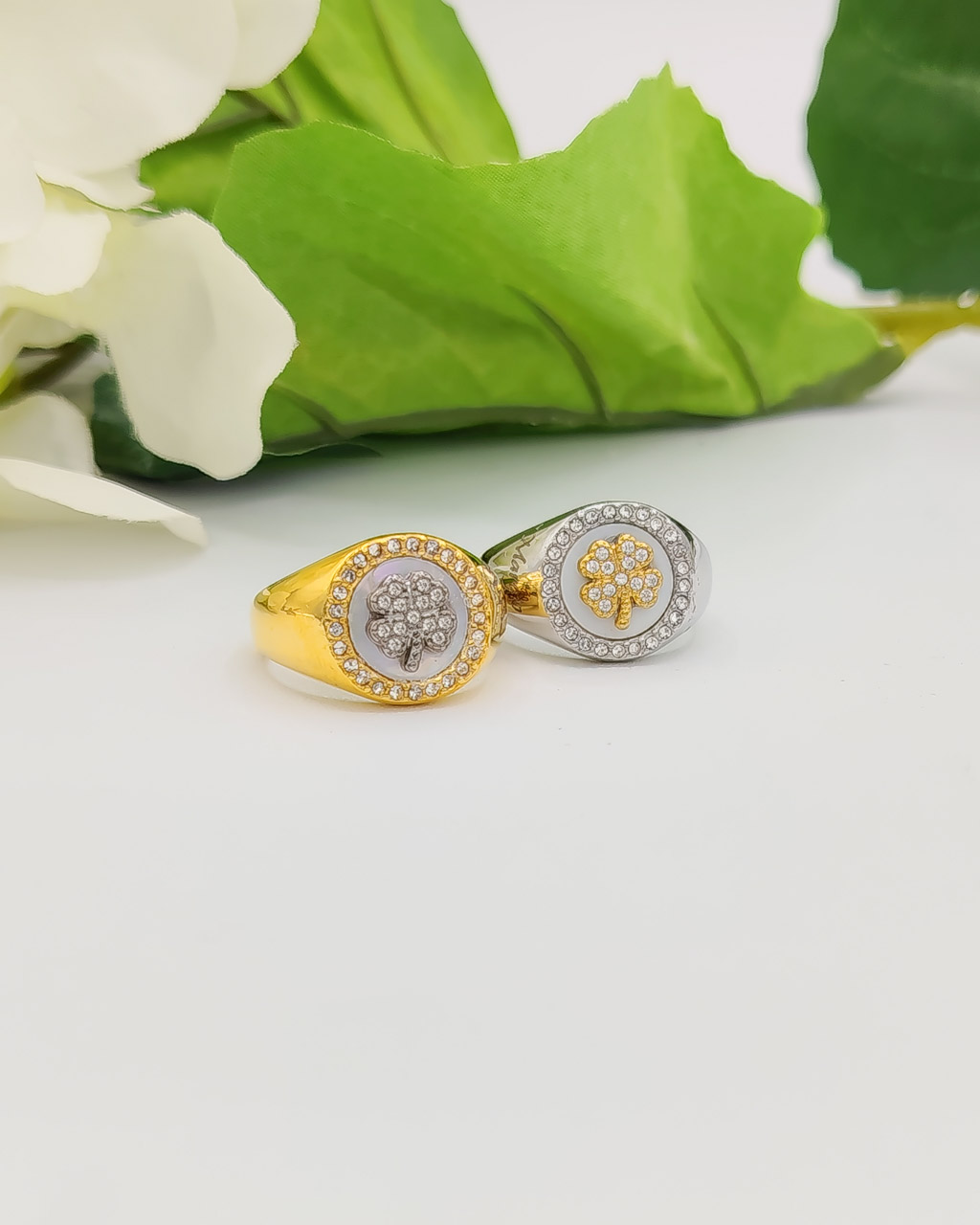 Anello Chevalier con simbolo zirconato Scintille | Margio Gioielli Anello Chevalier Scintille con simbolo zirconato bicolore