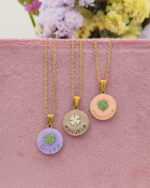 Collana Graziosa con medaglia personalizzata e smalti colorati