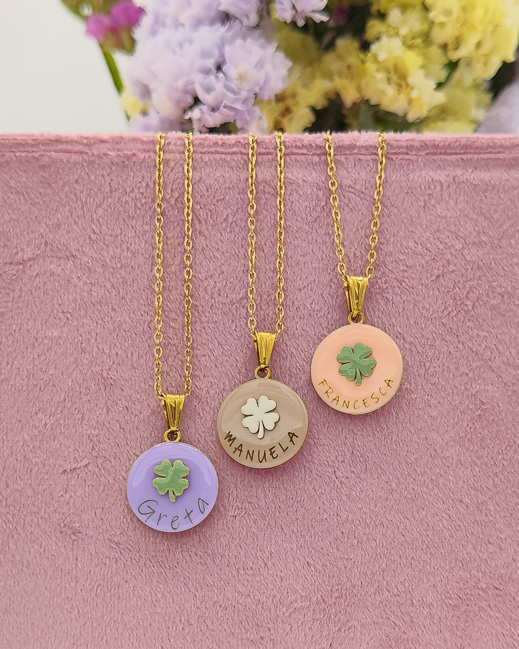 Collana con medaglia personalizzata Graziosa | Margio Gioielli Collana Graziosa con medaglia personalizzata e smalti colorati
